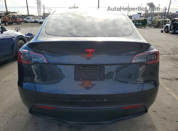 7SAYGDED5SF249158 2025 TESLA MODEL Y Gray Widok wnętrza z przodu