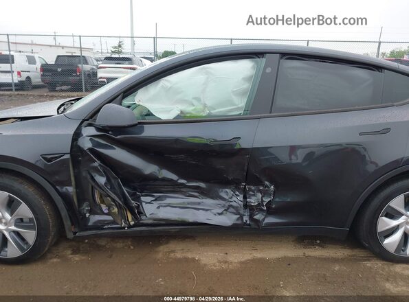 7SAYGDED6RF087311 2024 TESLA MODEL Y Black Widok z przodu