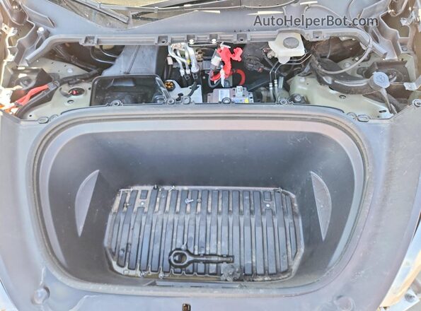 7SAYGDED8SA356220 2025 TESLA MODEL Silver Vista interior trasera
