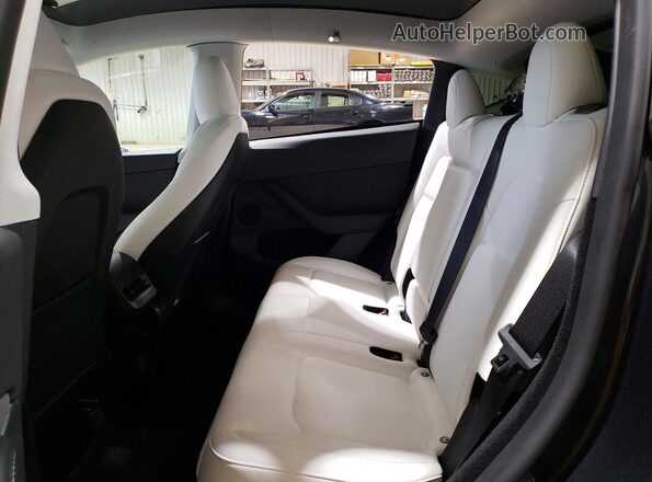 7SAYGDEDXRF041190 2024 TESLA MODEL Gray Vista interior trasera