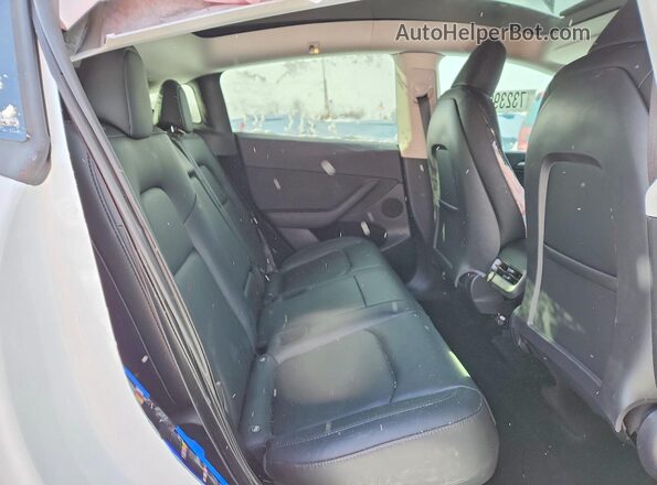 7SAYGDEDXRF186701 2024 TESLA MODEL White Vista de los asientos traseros