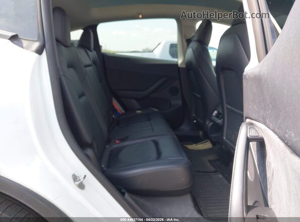 7SAYGDEE0NF384495 2022 TESLA MODEL Y White VIN კოდის სტიკერის ხედი