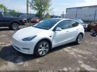 2022 Tesla Model Y Long Range Dual Motor All-wheel Drive White vin: 7SAYGDEE0NF384495