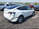 2022 Tesla Model Y Long Range Dual Motor All-wheel Drive White vin: 7SAYGDEE0NF384495