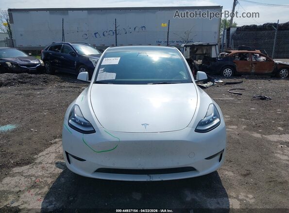 7SAYGDEE0NF384495 2022 TESLA MODEL Y White უკანა სალონის ხედი
