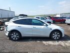 2022 Tesla Model Y Long Range Dual Motor All-wheel Drive White vin: 7SAYGDEE0NF384495