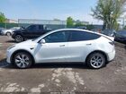2022 Tesla Model Y Long Range Dual Motor All-wheel Drive White vin: 7SAYGDEE0NF384495