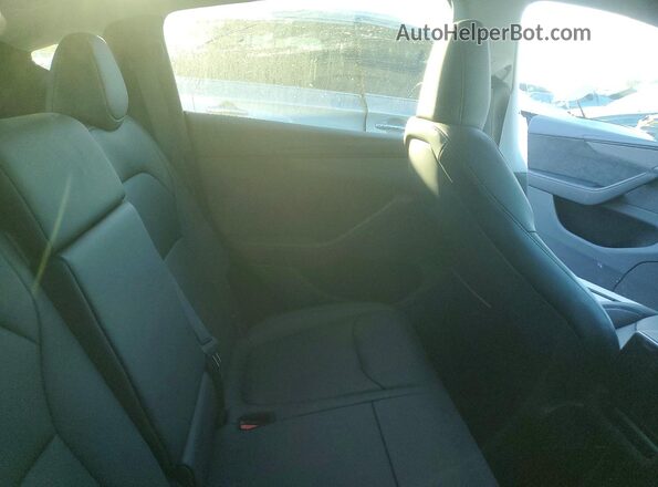 7SAYGDEE0TA587848 2026 TESLA MODEL White Rear interior view