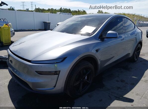 7SAYGDEE0TA590684 2026 TESLA MODEL Y Черный Передняя левая четверть