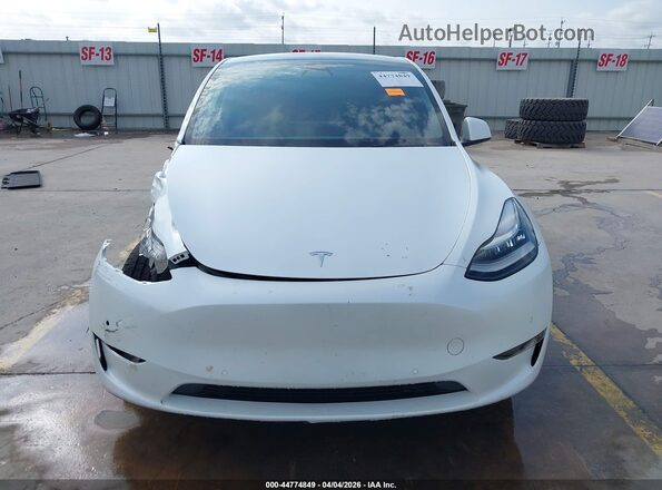 7SAYGDEE1NA011043 2022 TESLA MODEL Y Белый Вид панели приборов