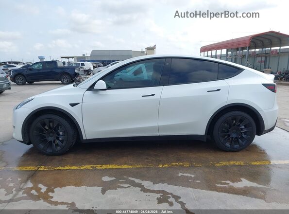 7SAYGDEE1NA011043 2022 TESLA MODEL Y Белый Вид задней части салона