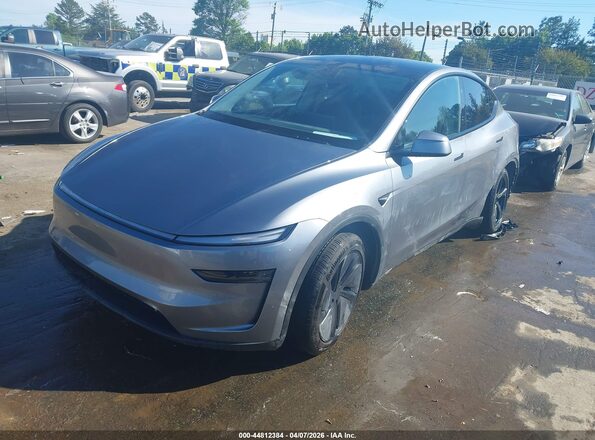 7SAYGDEE1TF430073 2026 TESLA MODEL Y Gray Vista tres cuartos delantera izquierda