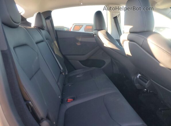 7SAYGDEE1TF461582 2026 TESLA MODEL Gray Vista interior trasera