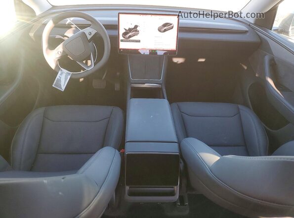7SAYGDEE1TF461582 2026 TESLA MODEL Gray Vista del salpicadero