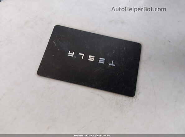 7SAYGDEE1TF535874 2026 TESLA MODEL Y White Widok deski rozdzielczej