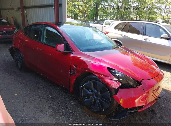 7SAYGDEE2RF158142 2024 TESLA MODEL Y Red Front right