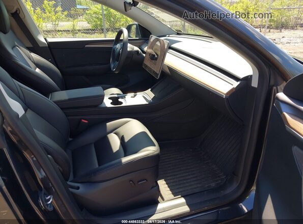 7SAYGDEE2RF195076 2024 TESLA MODEL Y Gray წინა სალონის ხედი