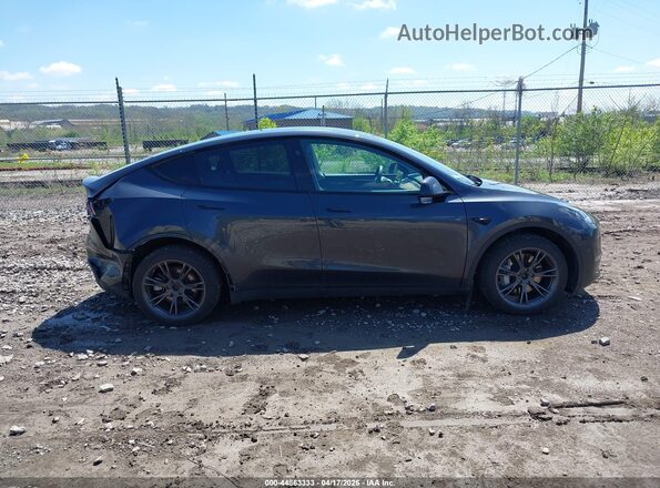 7SAYGDEE2RF195076 2024 TESLA MODEL Y Gray უკანა სალონის ხედი