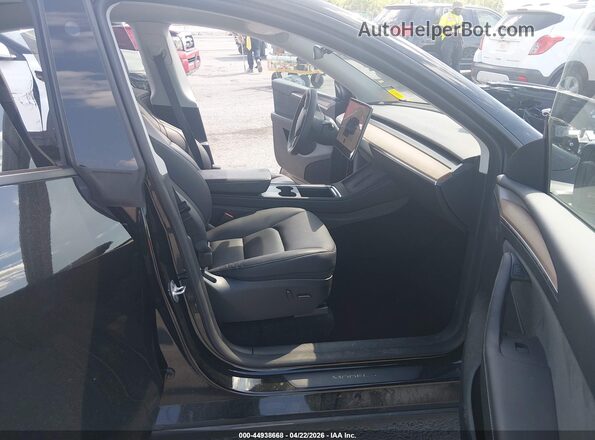 7SAYGDEE6PF836470 2023 TESLA MODEL Y Black Вид салону спереду