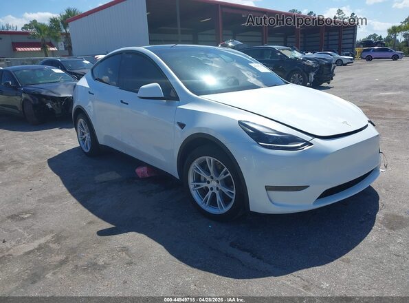 7SAYGDEE6RA263652 2024 TESLA MODEL Y Белый Передняя правая четверть