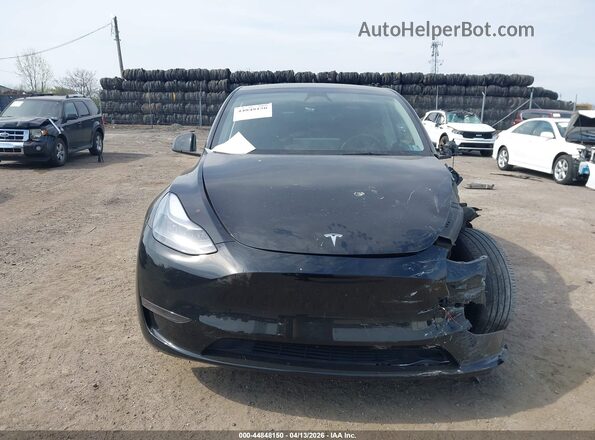 7SAYGDEE6SA360372 2025 TESLA MODEL Y Black Widok deski rozdzielczej