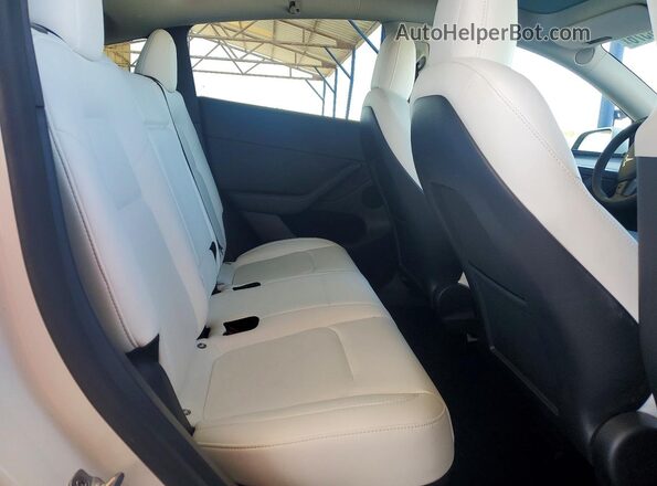 7SAYGDEE7NF537535 2022 TESLA MODEL White Widok tylnych siedzeń