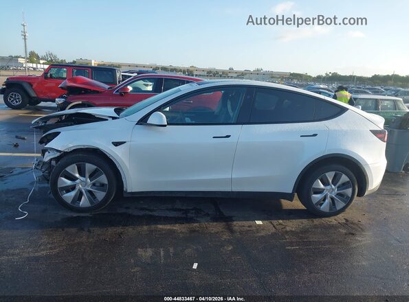 7SAYGDEE7PA149348 2023 TESLA MODEL Y White Widok wnętrza 360 stopni