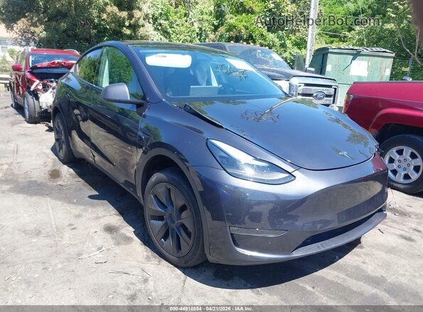 7SAYGDEE7RA305942 2024 TESLA MODEL Y Gray Przód prawy