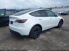 2024 Tesla Model Y Long Range Dual Motor All-wheel Drive White vin: 7SAYGDEE7RA321199