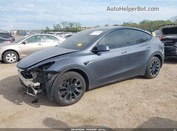 7SAYGDEE8NA009256 2022 TESLA MODEL Y Gray წინა მარცხენა ხედი სამი მეოთხედიდან