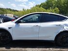 2022 Tesla Model Y Long Range Dual Motor All-wheel Drive White vin: 7SAYGDEE8NA013582
