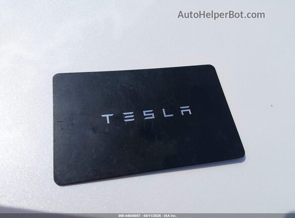 7SAYGDEE8NA013582 2022 TESLA MODEL Y White Widok deski rozdzielczej