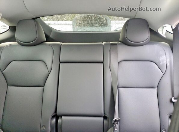7SAYGDEE8TF426702 2026 TESLA MODEL Silver Widok tylnych siedzeń