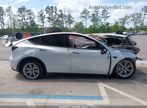 7SAYGDEE9RA253701 2024 TESLA MODEL Y White Vista interior trasera