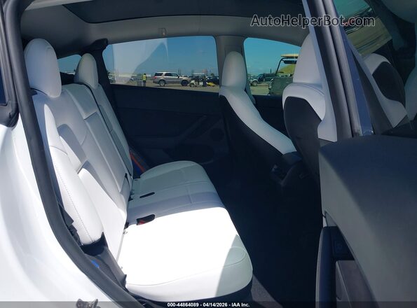 7SAYGDEE9RF115689 2024 TESLA MODEL Y White VIN კოდის სტიკერის ხედი