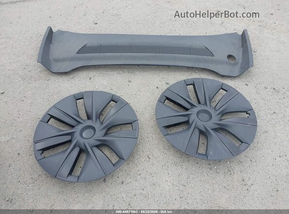 7SAYGDEE9SF295469 2025 TESLA MODEL Y Gray ძრავის განყოფილების ხედი