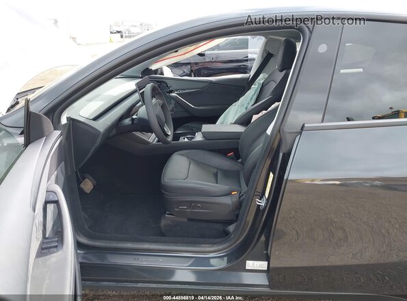 7SAYGDEE9TF443217 2026 TESLA MODEL Y Черный Вид салона спереди