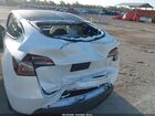 2022 Tesla Model Y Long Range Dual Motor All-wheel Drive White vin: 7SAYGDEEXNF519840