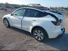 2022 Tesla Model Y Long Range Dual Motor All-wheel Drive White vin: 7SAYGDEEXNF519840