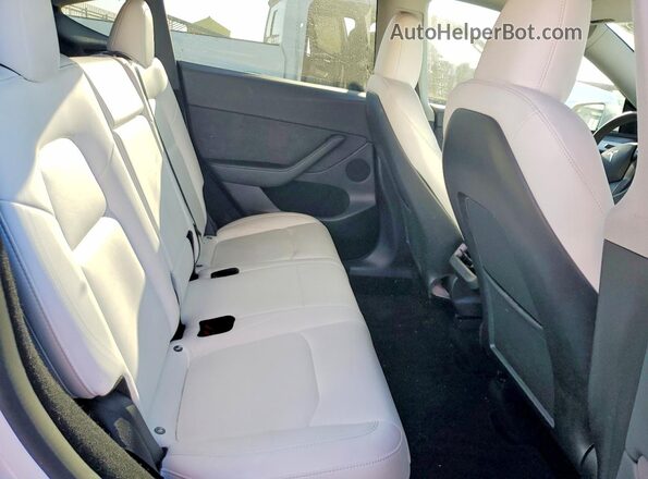 7SAYGDEEXPF685178 2023 TESLA MODEL White უკანა სავარძლების ხედი