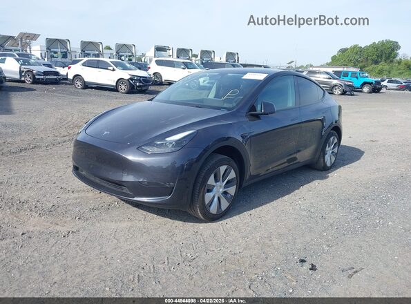 7SAYGDEEXRA262679 2024 TESLA MODEL Y Gray წინა მარცხენა ხედი სამი მეოთხედიდან