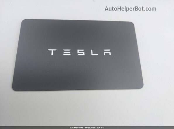 7SAYGDEEXRA262679 2024 TESLA MODEL Y Gray წინა პანელის ხედი