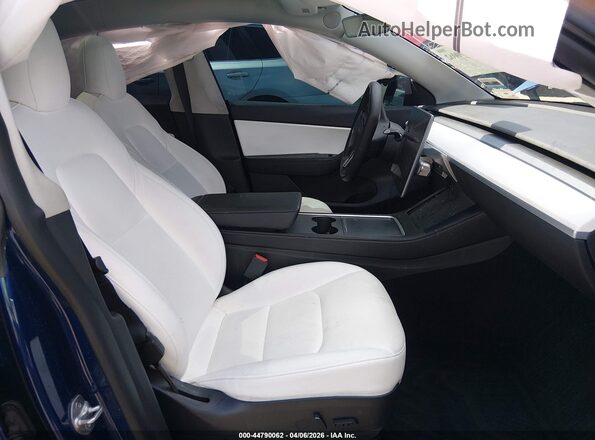 7SAYGDEF5NF393590 2022 TESLA MODEL Y Blue Front interior view
