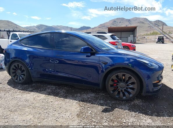7SAYGDEF5NF393590 2022 TESLA MODEL Y Blue Rear interior view