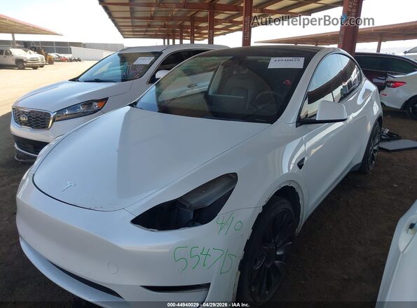 7SAYGDEF5NF554715 2022 TESLA MODEL Y White წინა მარცხენა ხედი სამი მეოთხედიდან