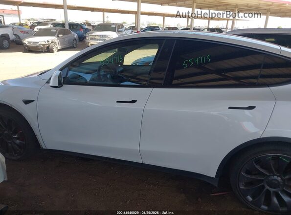 7SAYGDEF5NF554715 2022 TESLA MODEL Y White სალონის 360-გრადუსიანი ხედი