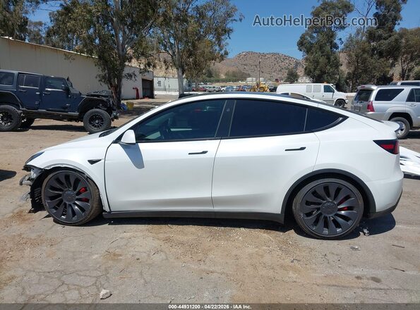 7SAYGDEF5RF049442 2024 TESLA MODEL Y White 