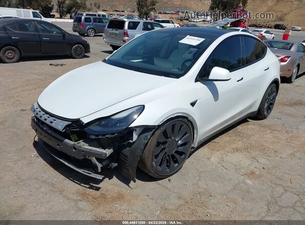 7SAYGDEF5RF049442 2024 TESLA MODEL Y White წინა მარცხენა ხედი სამი მეოთხედიდან