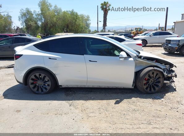 7SAYGDEF5RF049442 2024 TESLA MODEL Y White სალონის 360-გრადუსიანი ხედი
