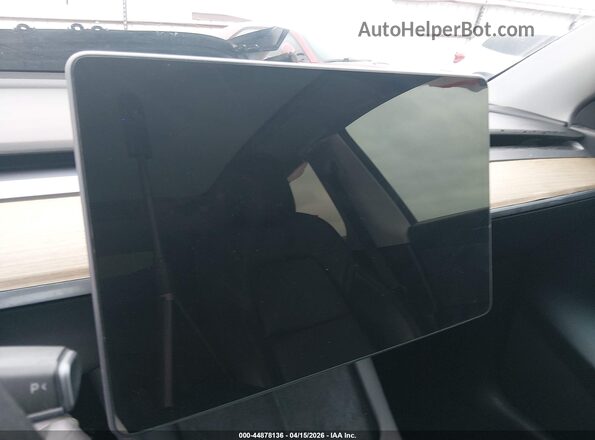 7SAYGDEF6NF312175 2022 TESLA MODEL Y White Widok tylnych siedzeń